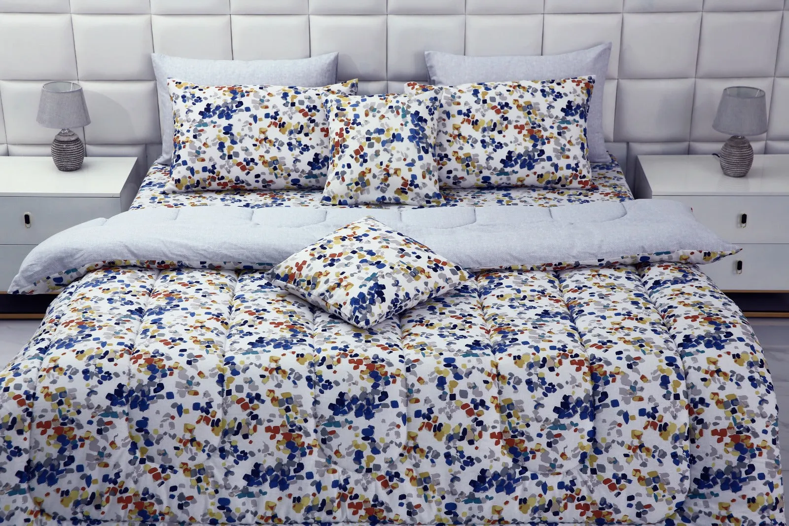 8 PCs Winter Comforter Set-Glitters