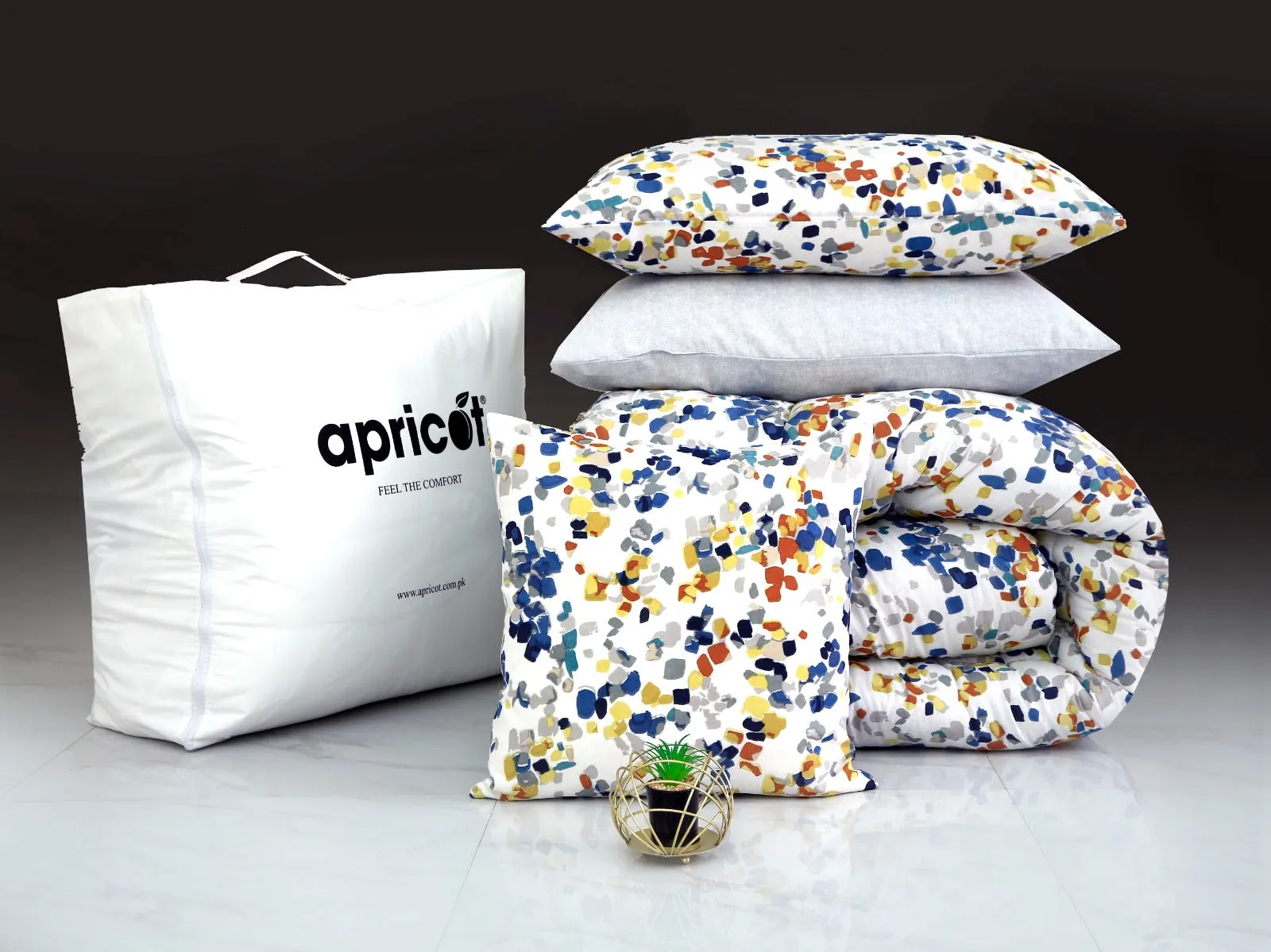 8 PCs Winter Comforter Set-Glitters