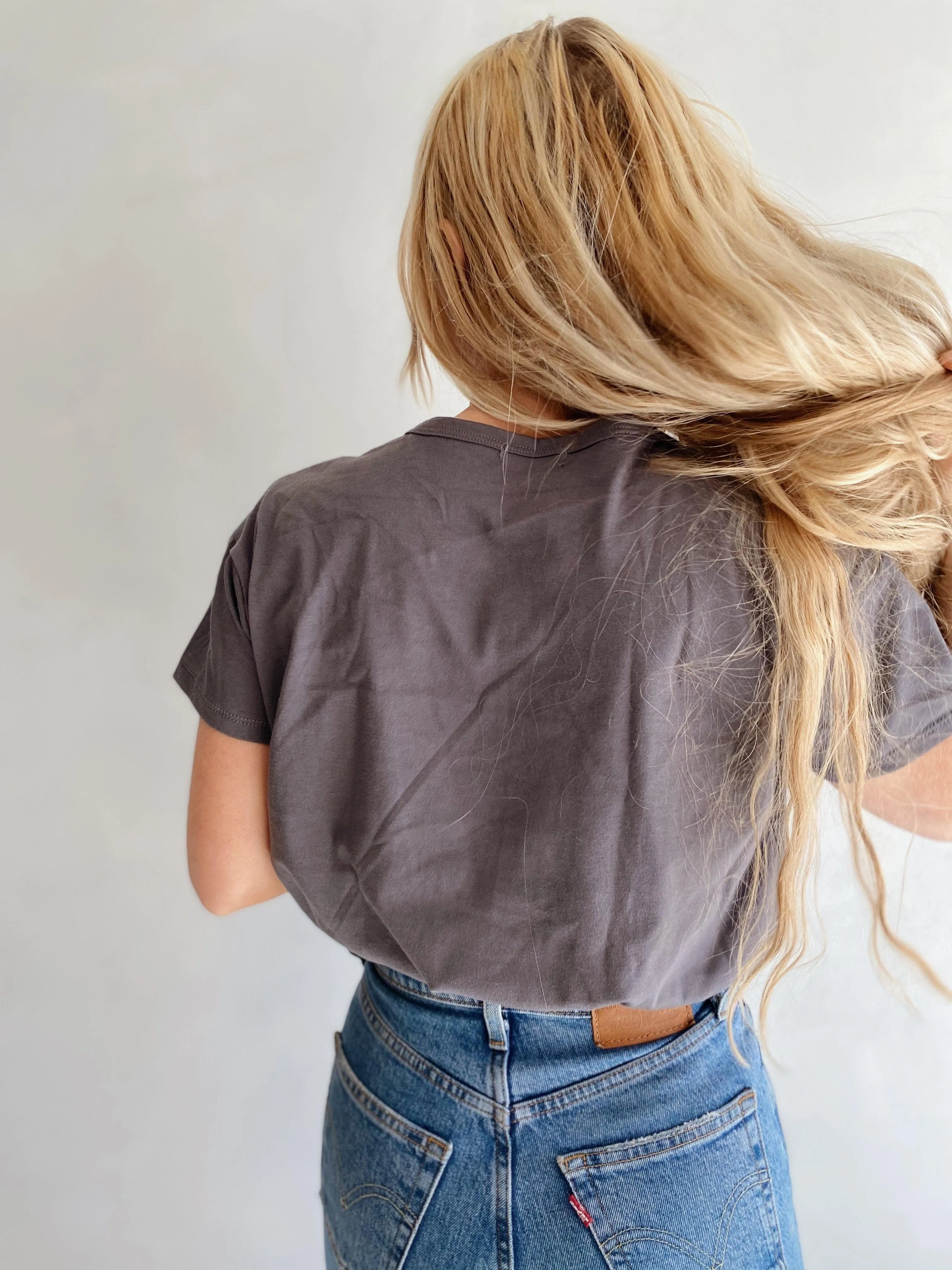 adult organic cotton tee in graphite